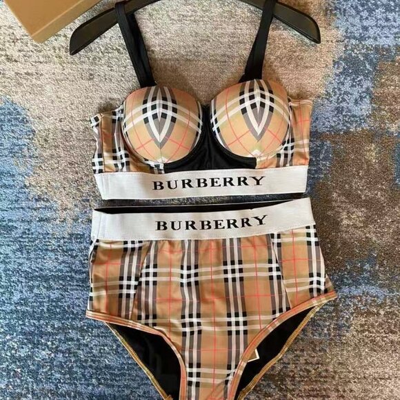 😘😘Women's Burberry Swimsuit。👙 - Picture 5 of 8